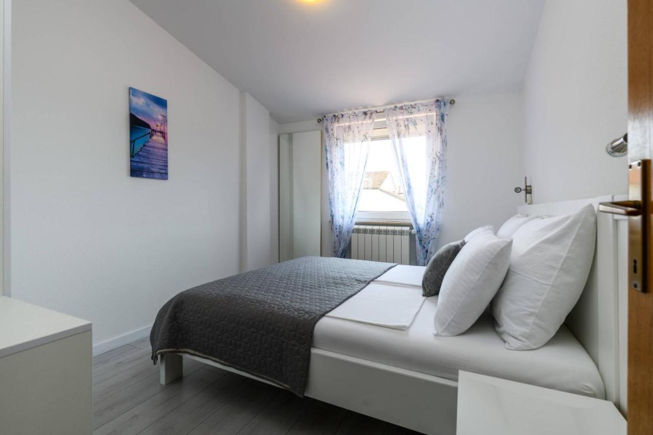 Apartments Somi Пореч Екстериор снимка